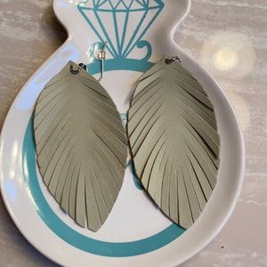 Multiple pairs of earrings